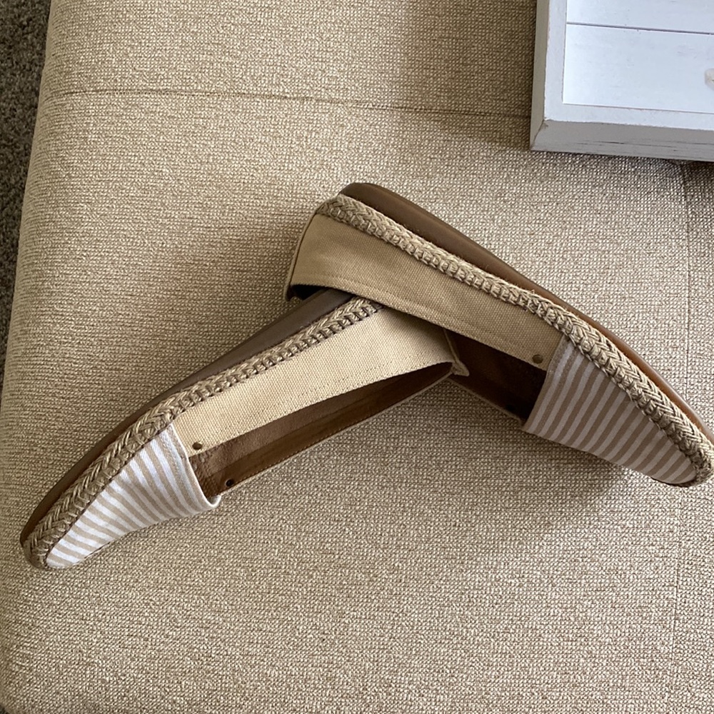 Aerosoles Loafers Beige Stripe Fabric Upper
Size 9.5 - Picture 3 of 5